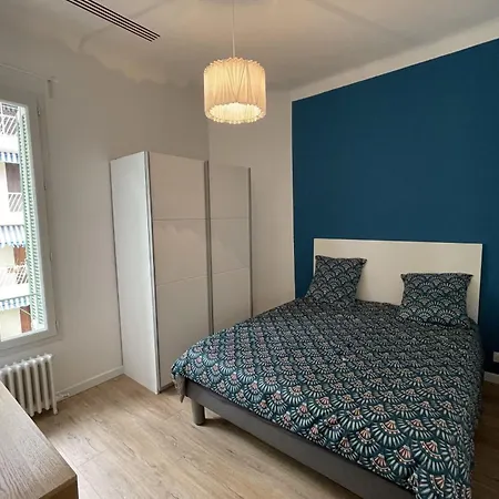 Bright T3 200m From The Close To Shops Apartment *